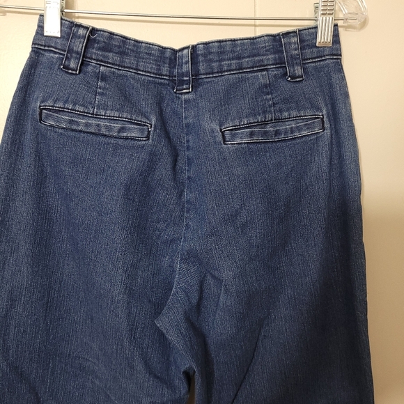 L.L Bean Women’s Classic Fit Medium Wash Denim Jeans Size 4R - Picture 6 of 7